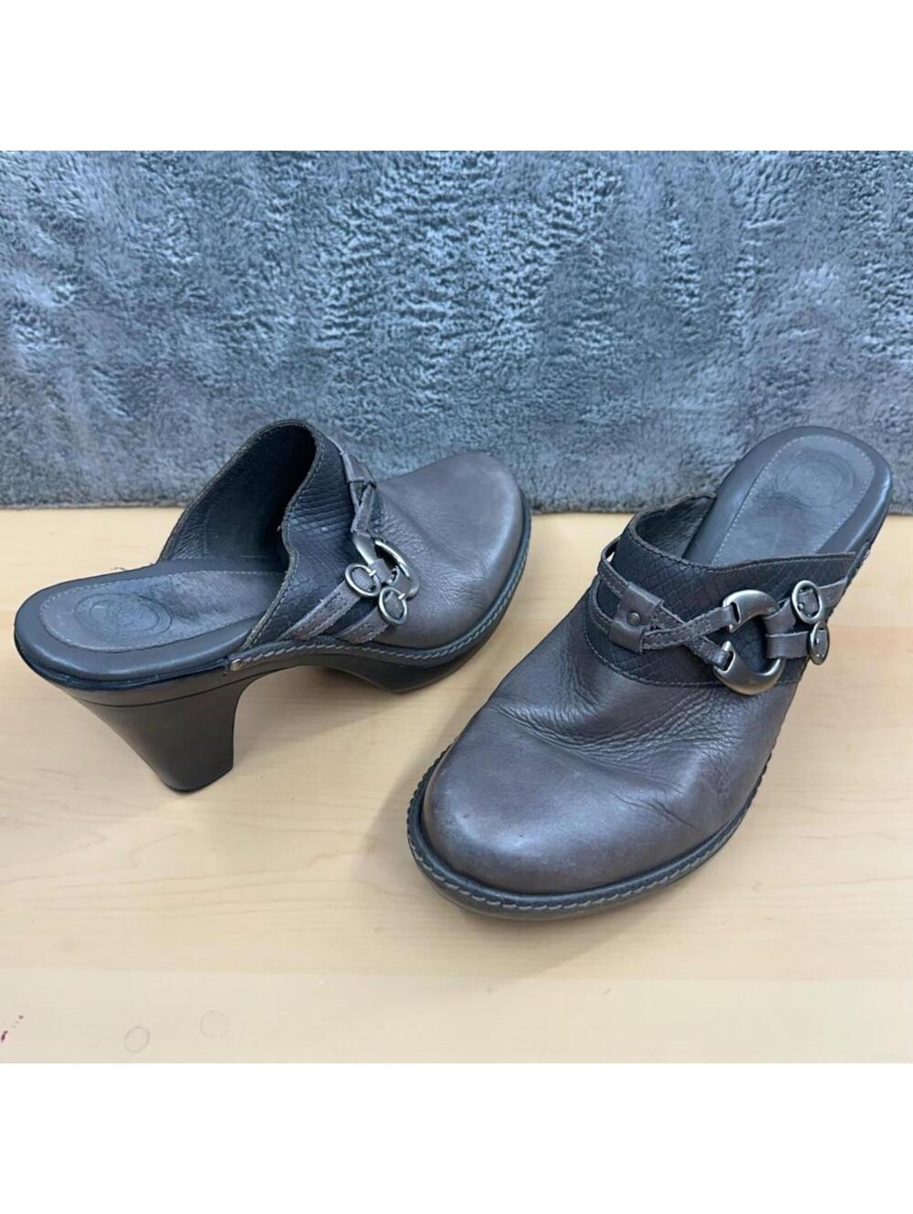 Vintage Nurture Whisper Comfort Black Leather Slip On Heeled Mule Clogs